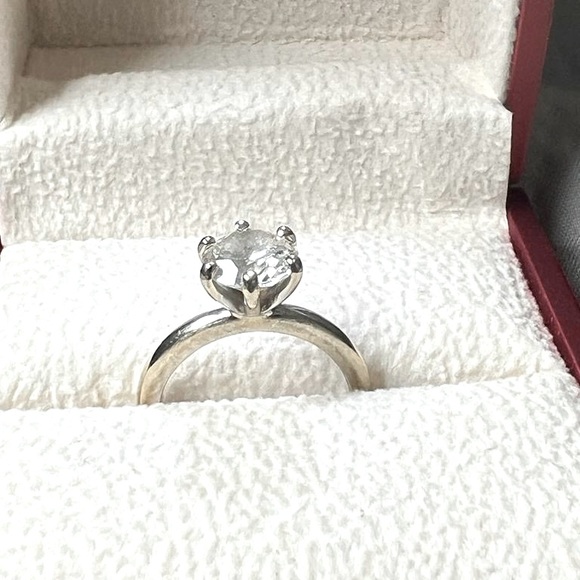Round brilliant 1.70 carat diamond ring in 18k white gold. Ring size 5.50 - Picture 1 of 6